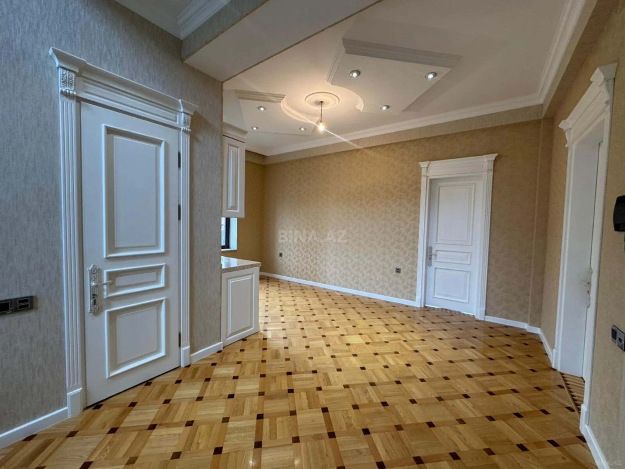 Satılır 10 otaqlı həyət evi 510 m²