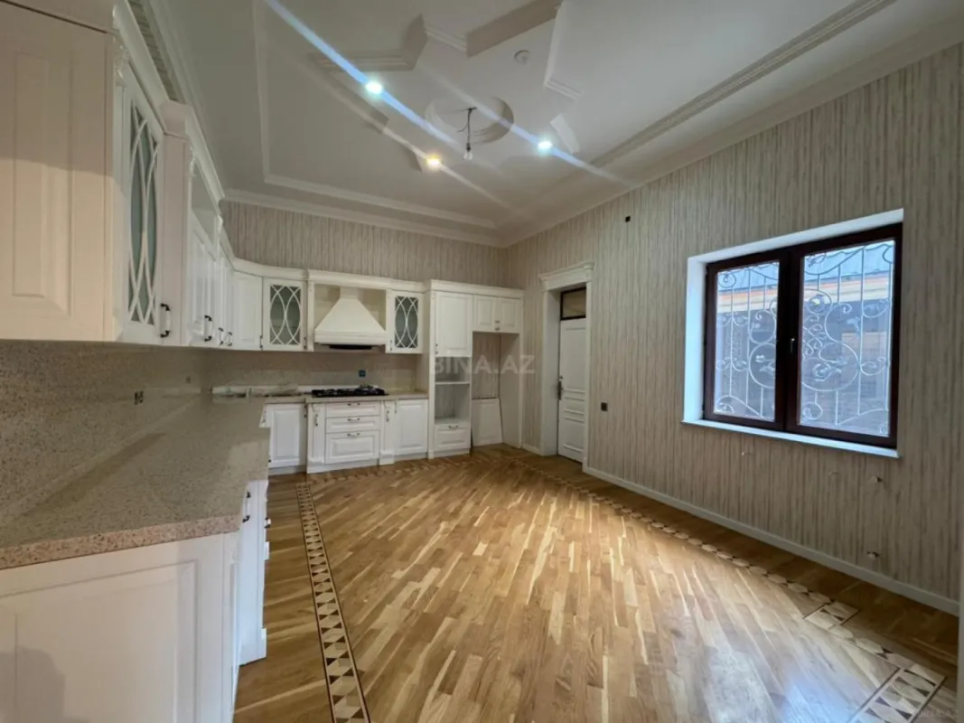 Satılır 10 otaqlı həyət evi 510 m²