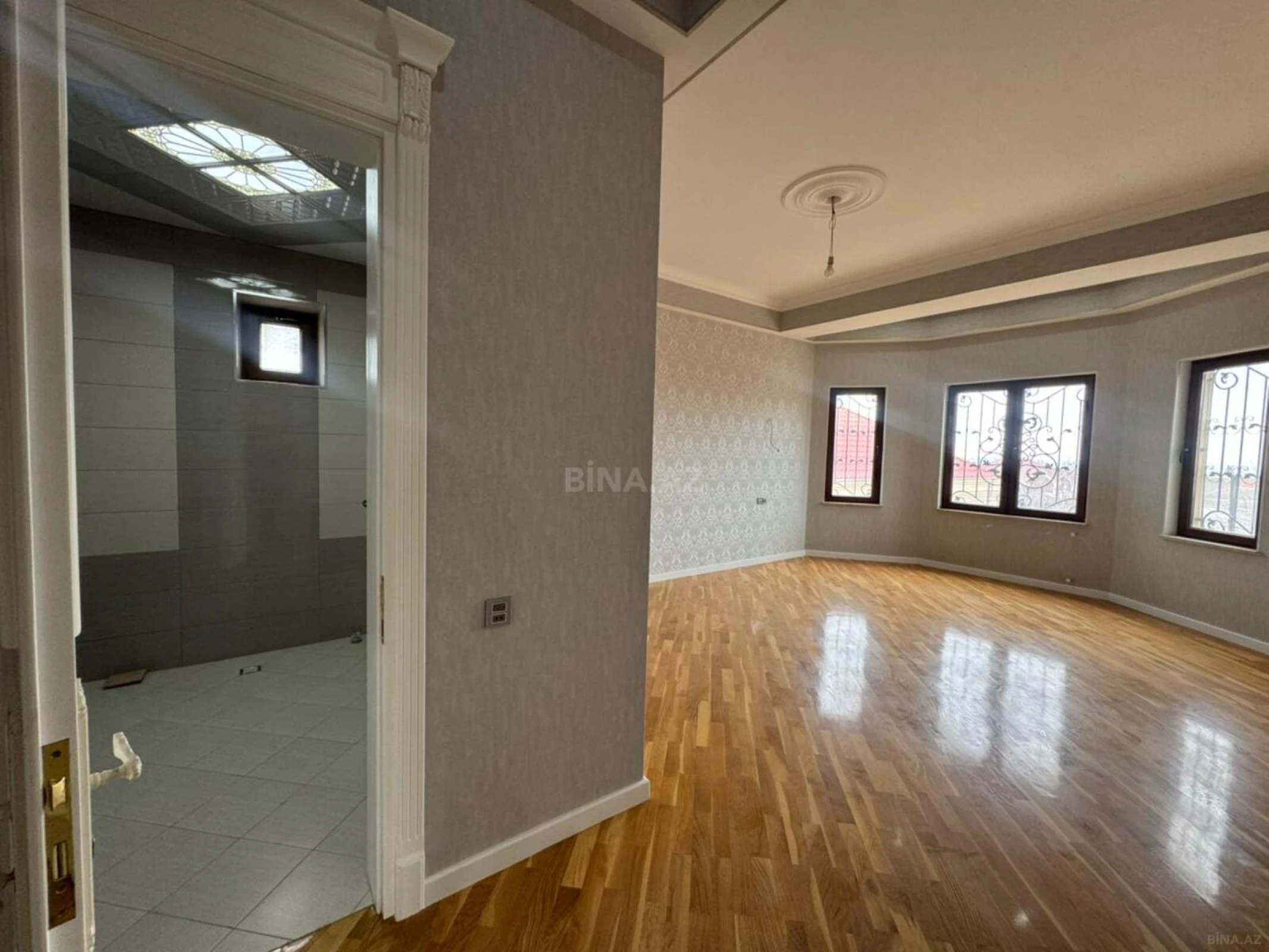 Satılır 10 otaqlı həyət evi 510 m²
