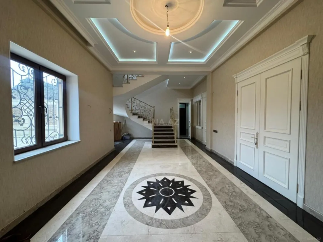 Satılır 10 otaqlı həyət evi 510 m²