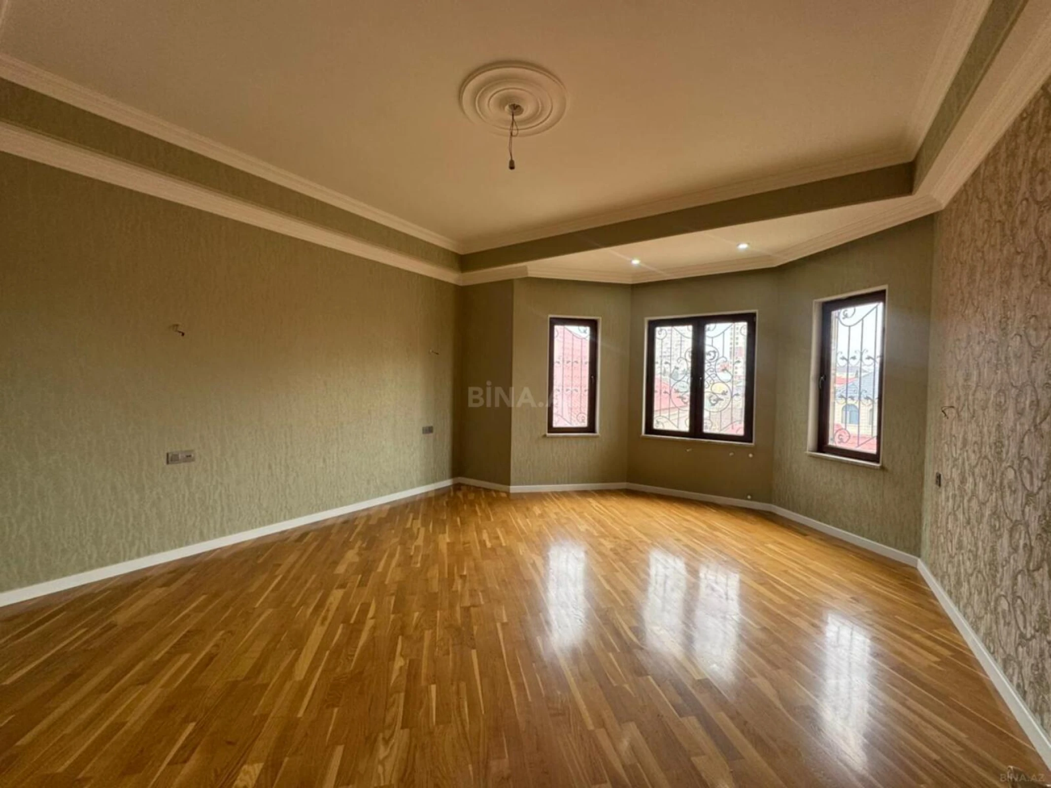 Satılır 10 otaqlı həyət evi 510 m²