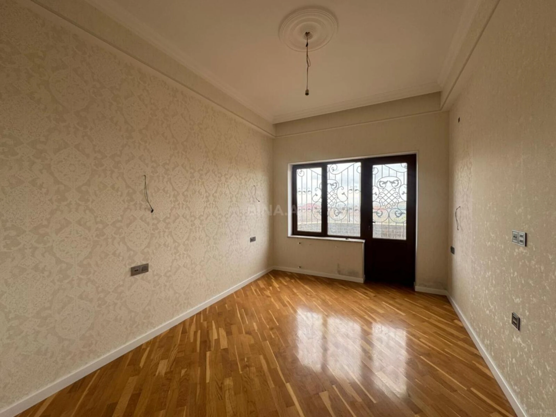 Satılır 10 otaqlı həyət evi 510 m²
