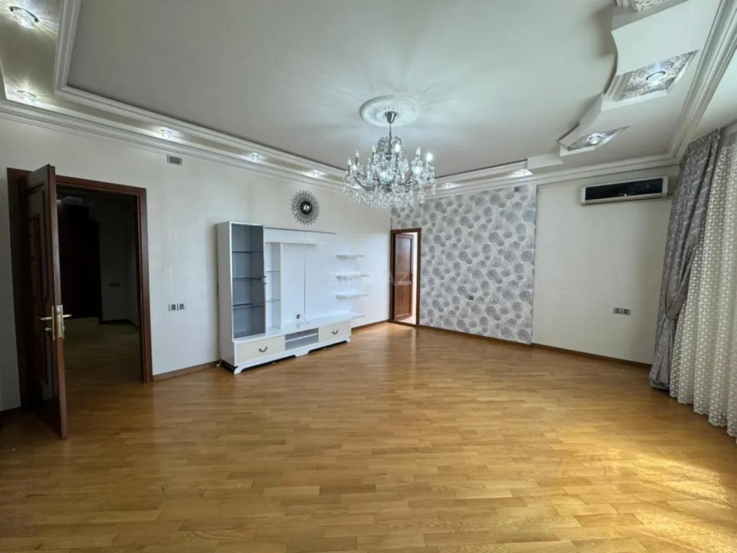Satılır 3 otaqlı mənzil 110 m²