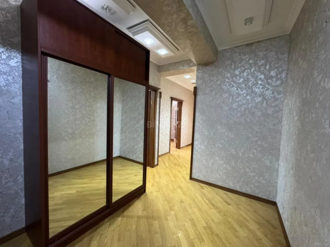 Satılır 3 otaqlı mənzil 110 m²