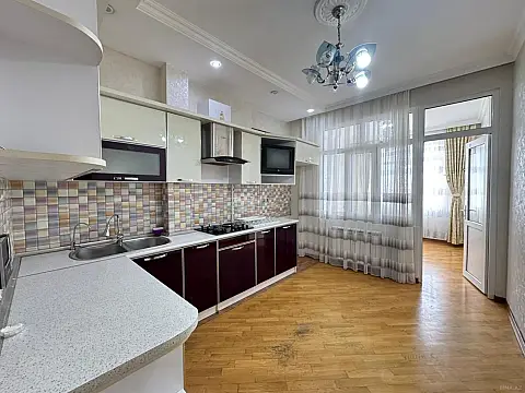 Satılır 3 otaqlı mənzil 110 m²