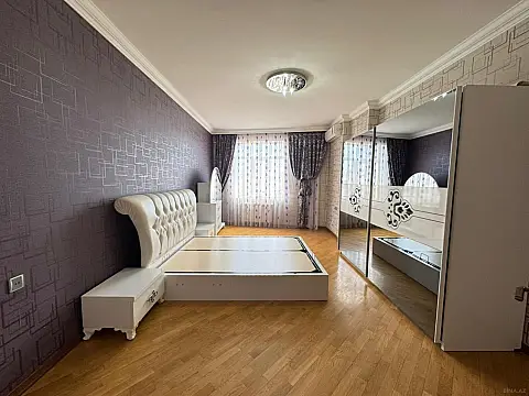 Satılır 3 otaqlı mənzil 110 m²