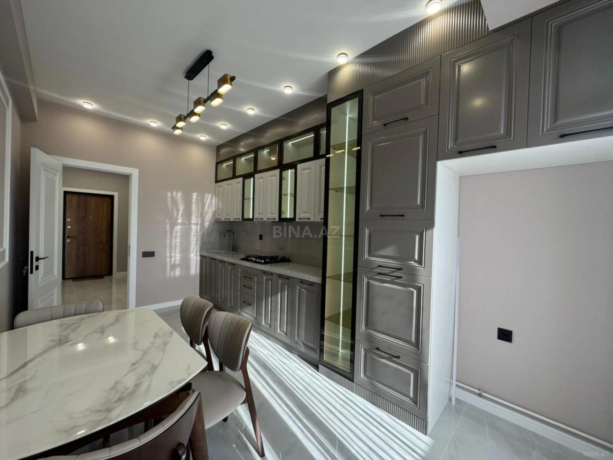 Satılır 3 otaqlı mənzil 105 m²