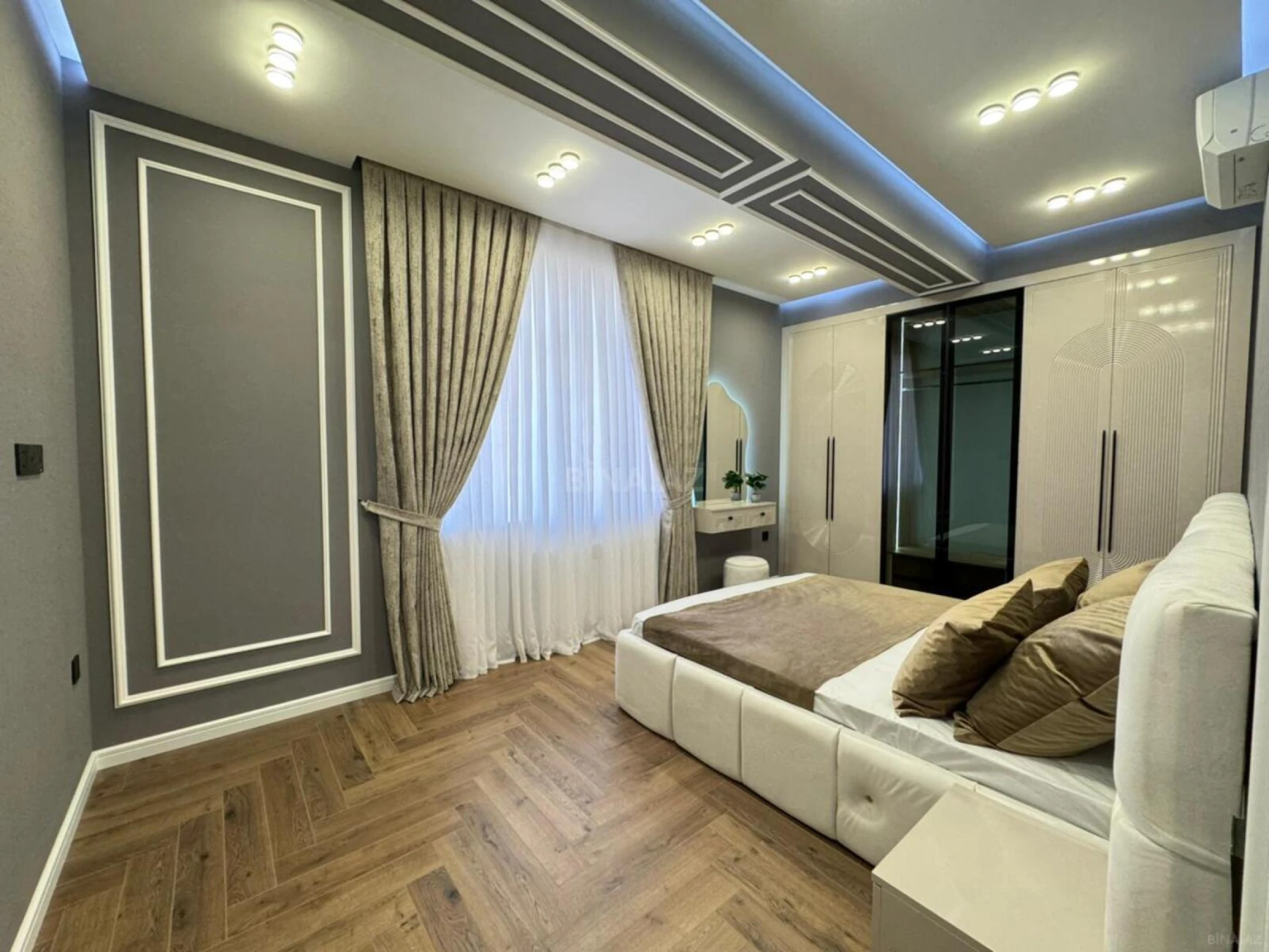 Satılır 3 otaqlı mənzil 105 m²