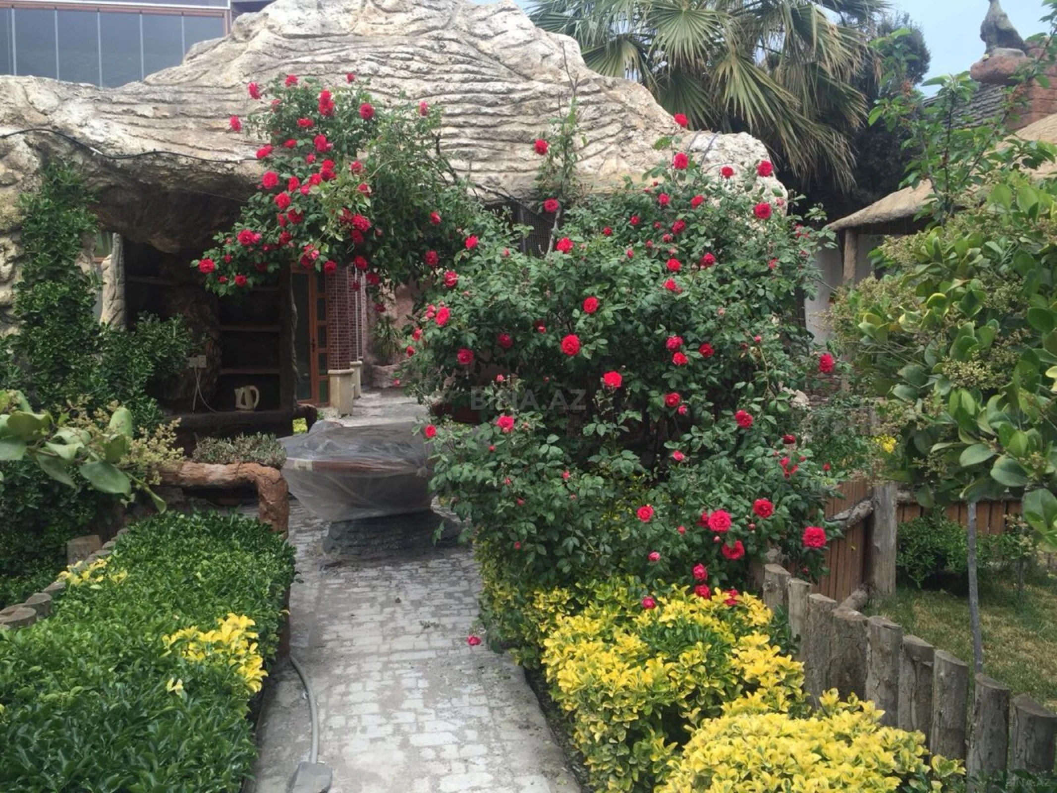 Kirayə verilir 7 otaqlı həyət evi 650 m²