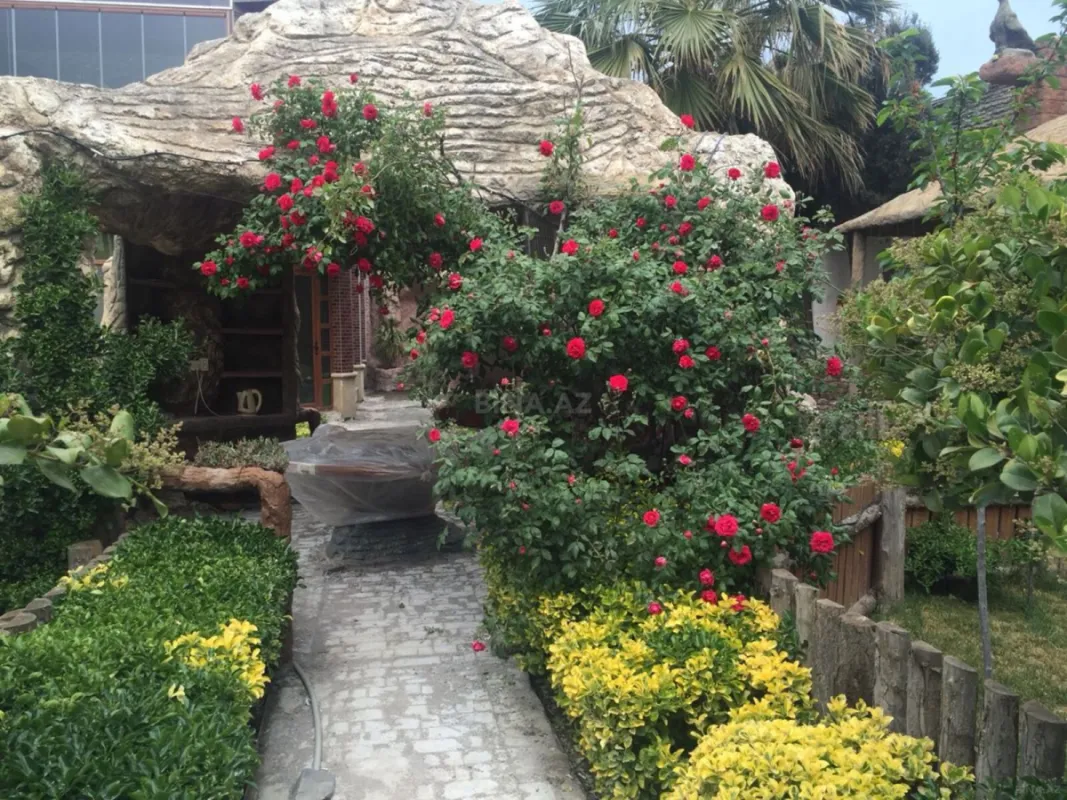 Kirayə verilir 7 otaqlı həyət evi 650 m²