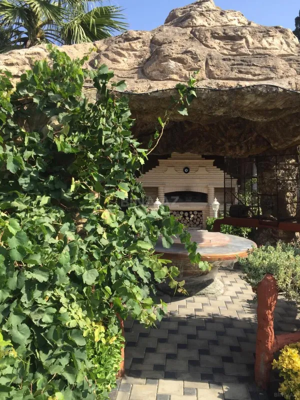 Kirayə verilir 7 otaqlı həyət evi 650 m²