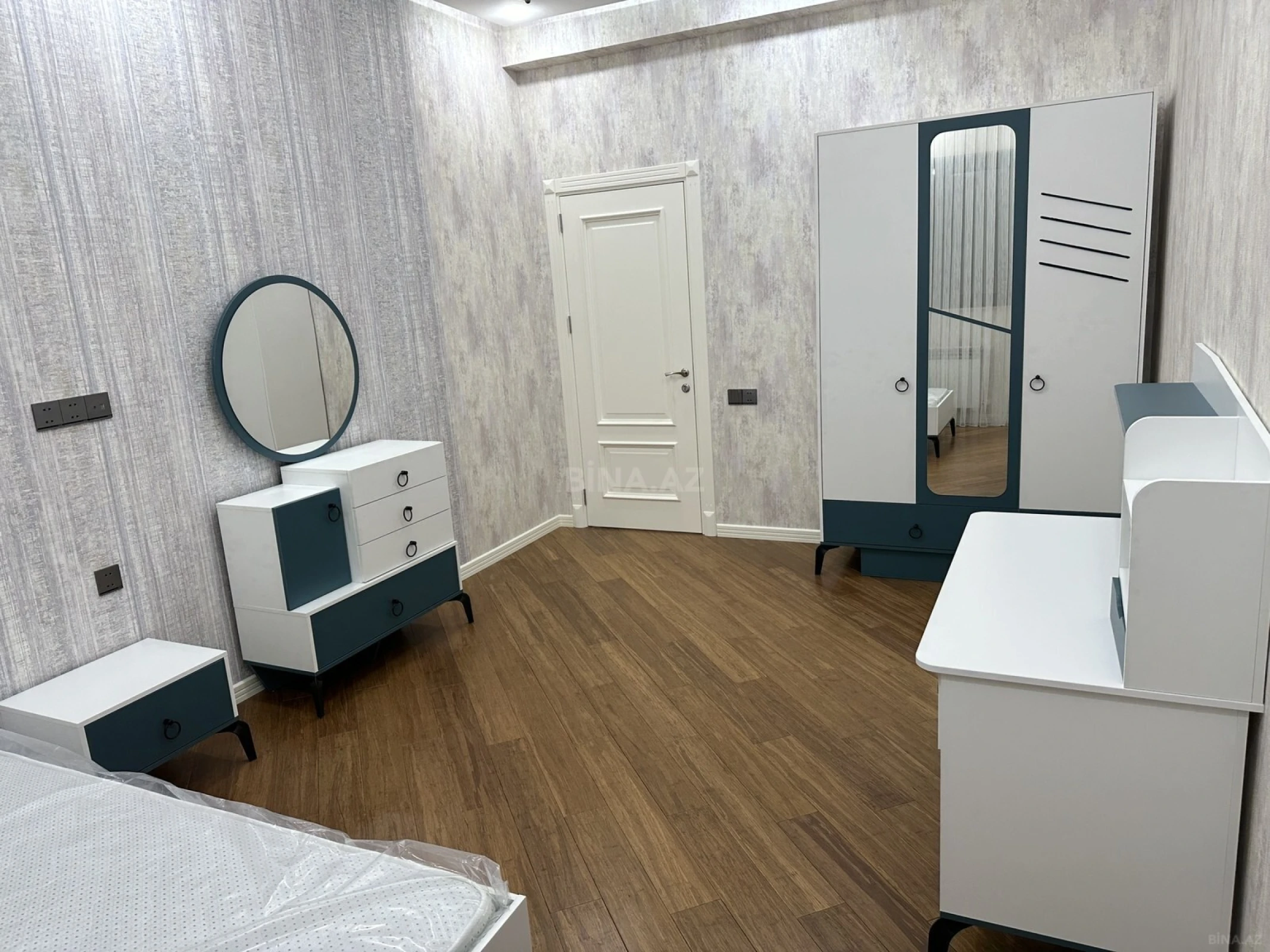 Kirayə verilir 4 otaqlı mənzil 170 m²