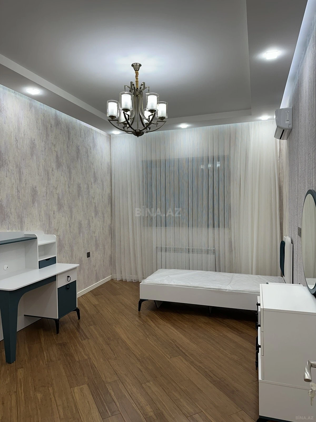 Kirayə verilir 4 otaqlı mənzil 170 m²