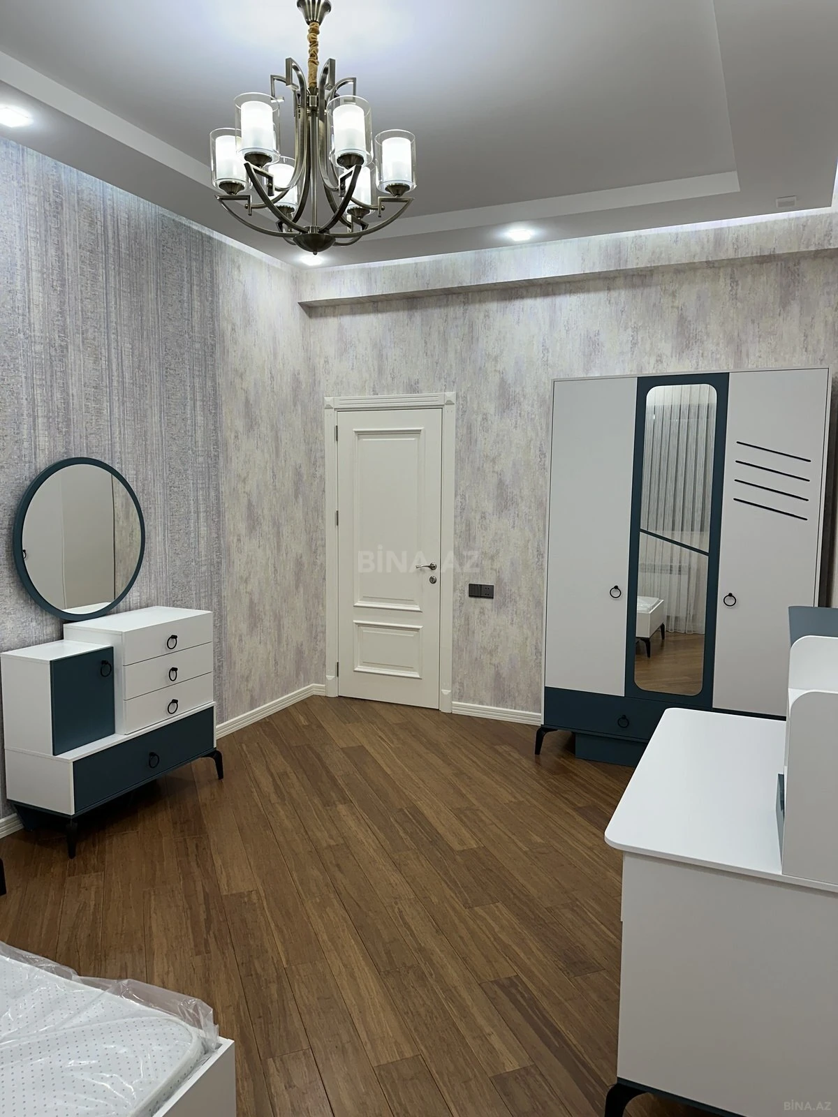 Kirayə verilir 4 otaqlı mənzil 170 m²