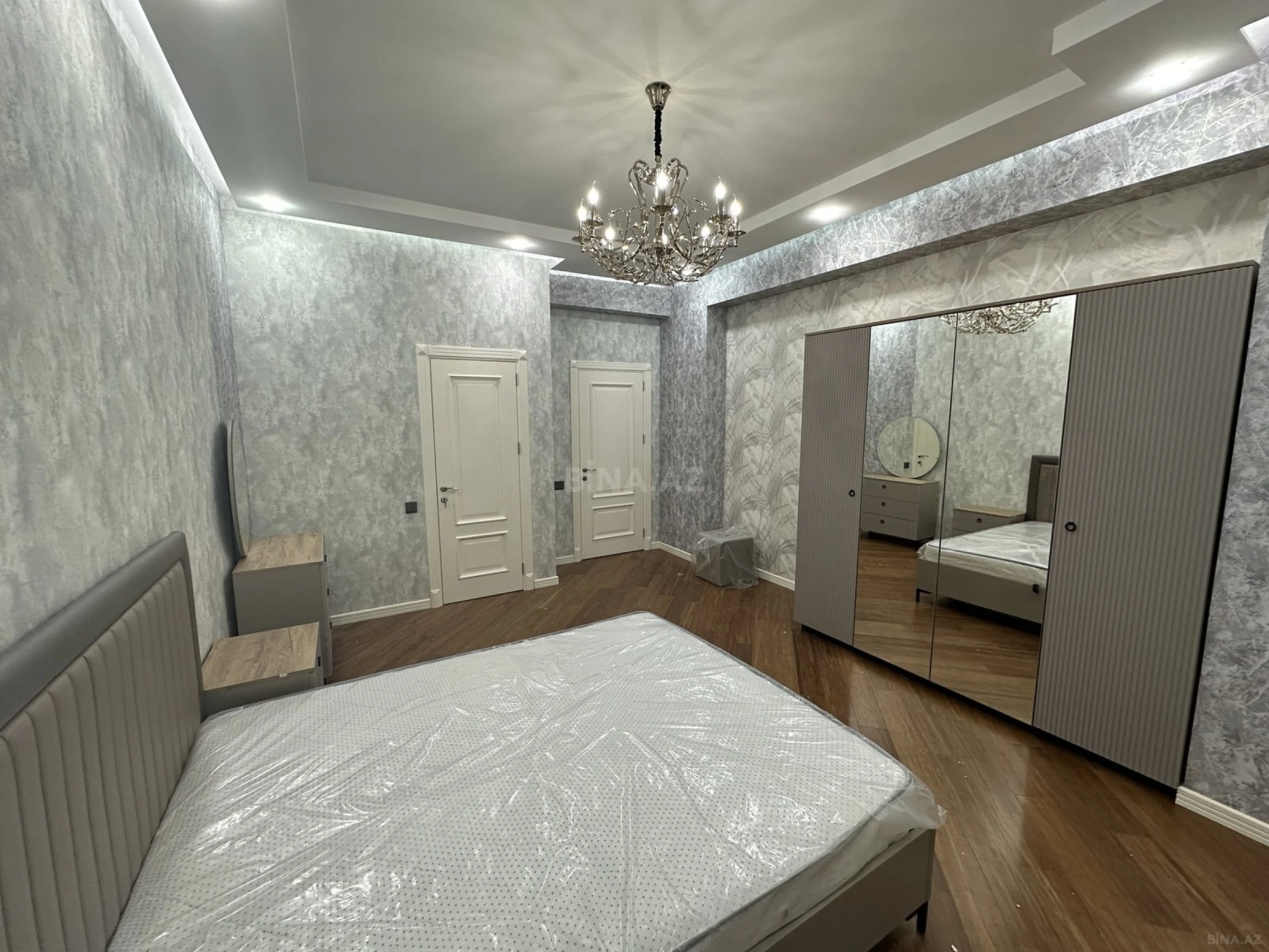 Kirayə verilir 4 otaqlı mənzil 170 m²