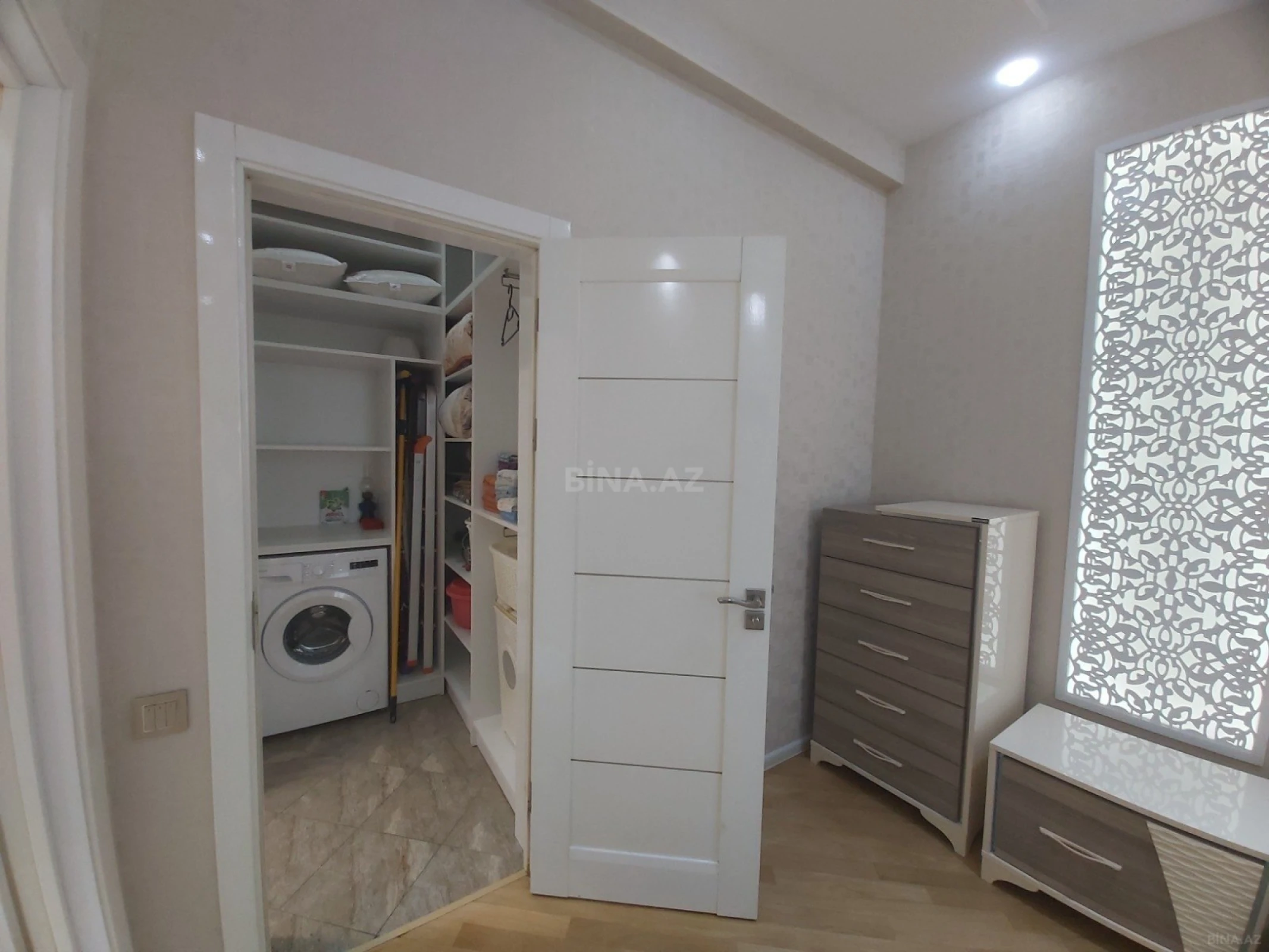 Satılır 3 otaqlı mənzil 110 m²