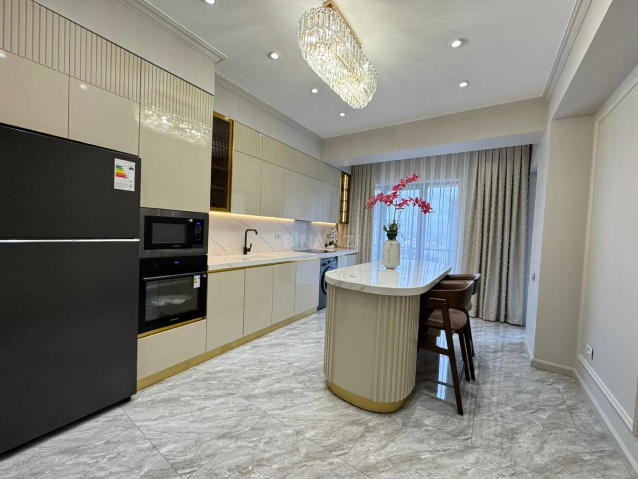 Satılır 3 otaqlı mənzil 128 m²
