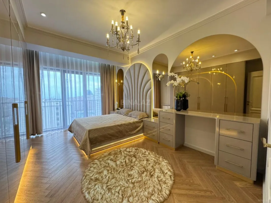 Satılır 3 otaqlı mənzil 128 m²