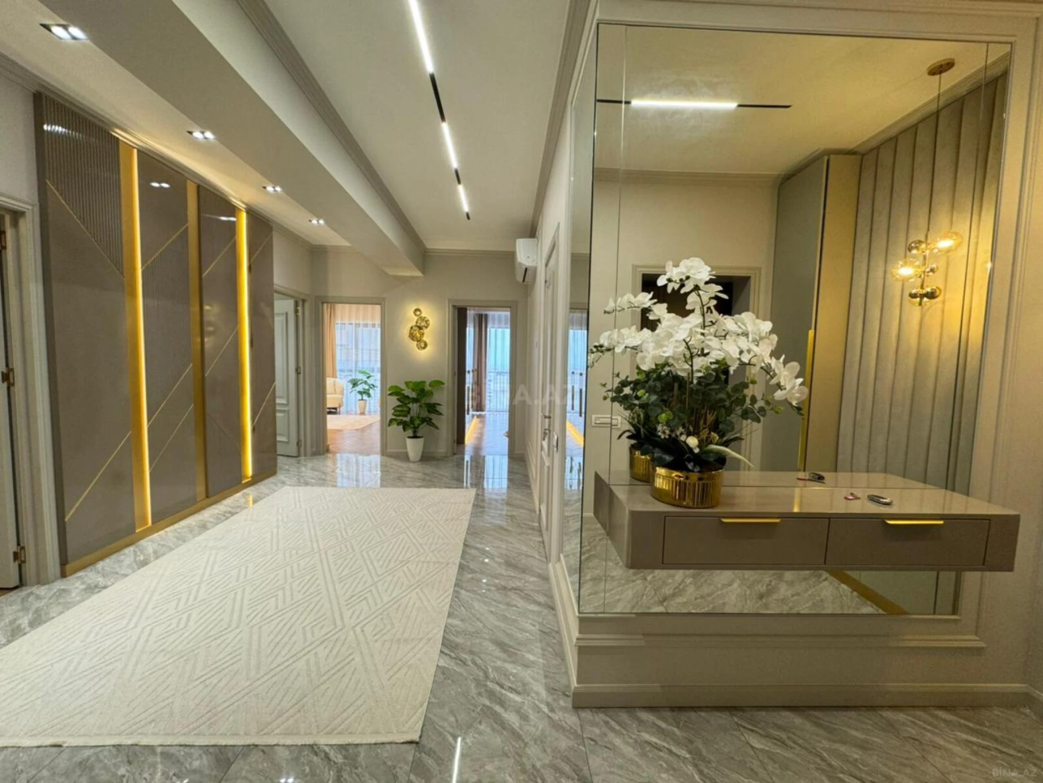 Satılır 3 otaqlı mənzil 128 m²