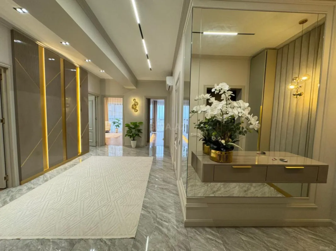 Satılır 3 otaqlı mənzil 128 m²