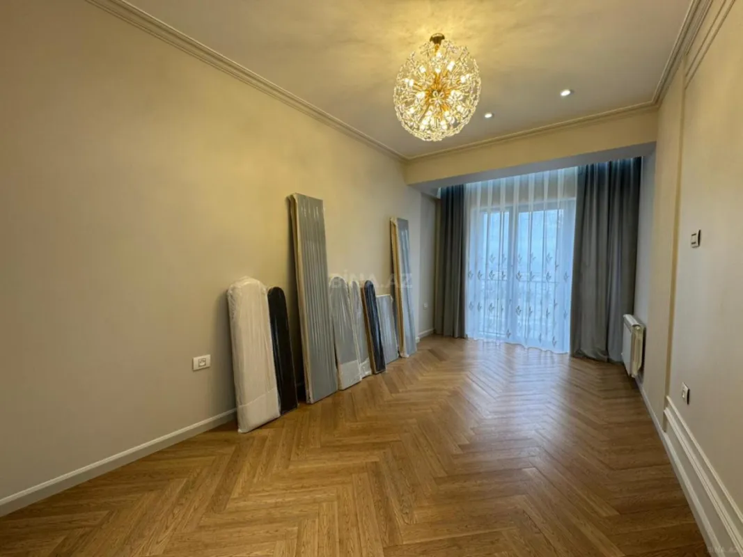 Satılır 3 otaqlı mənzil 128 m²