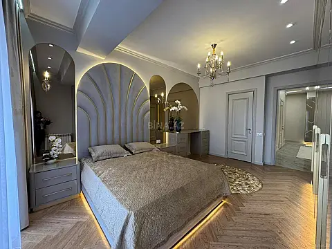 Satılır 3 otaqlı mənzil 128 m²