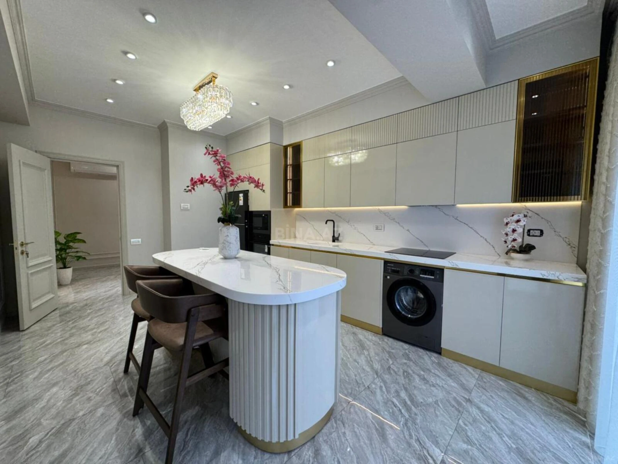 Satılır 3 otaqlı mənzil 128 m²