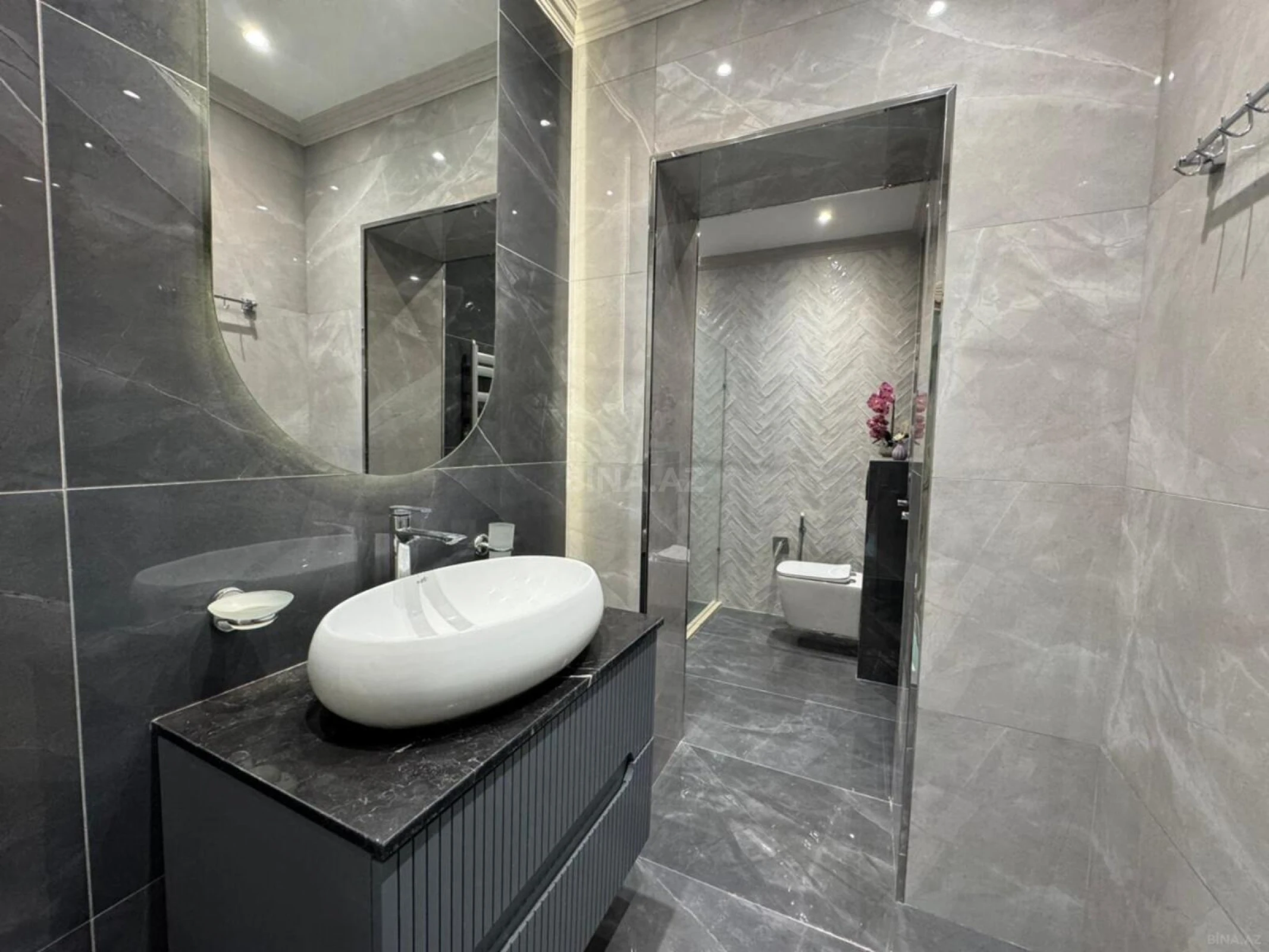 Satılır 2 otaqlı mənzil 68 m²