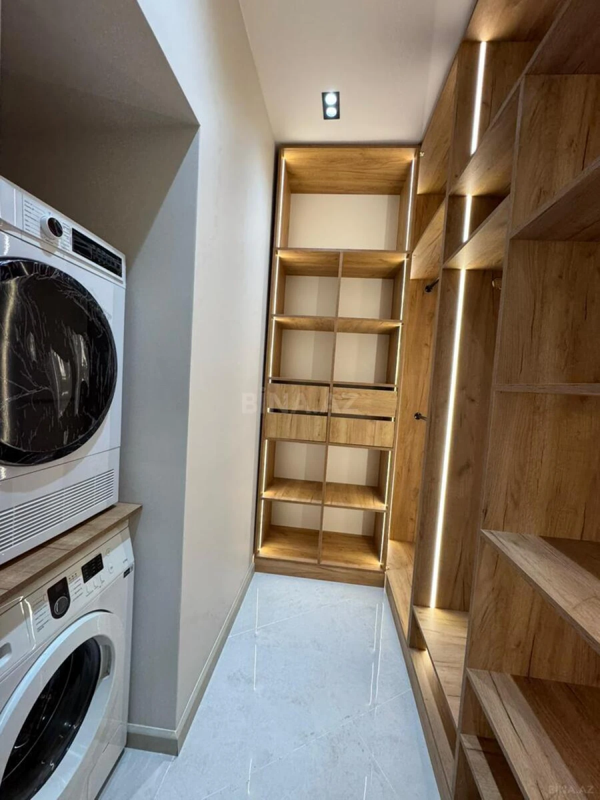 Satılır 2 otaqlı mənzil 68 m²