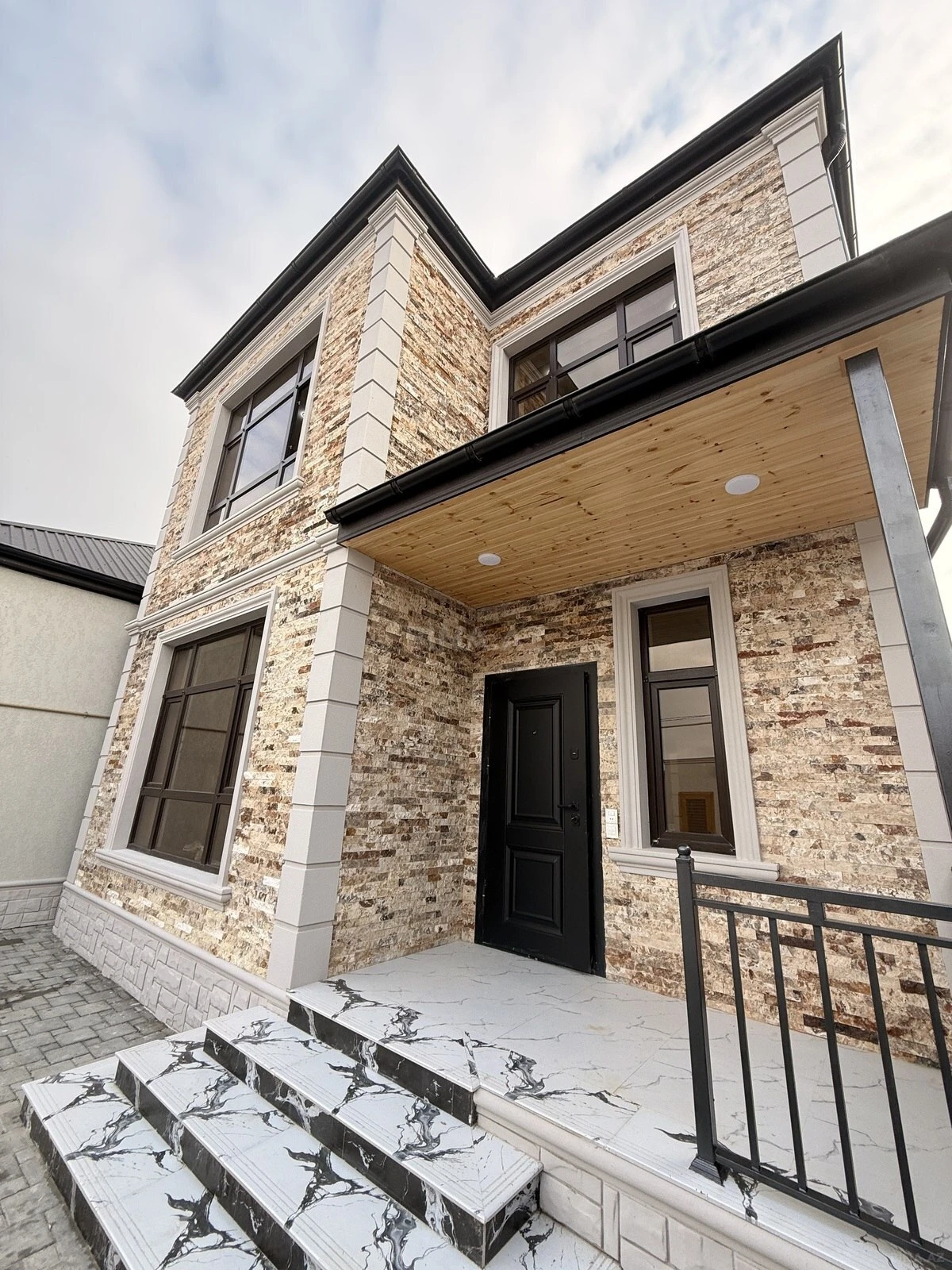 Satılır 4 otaqlı həyət evi 170 m²