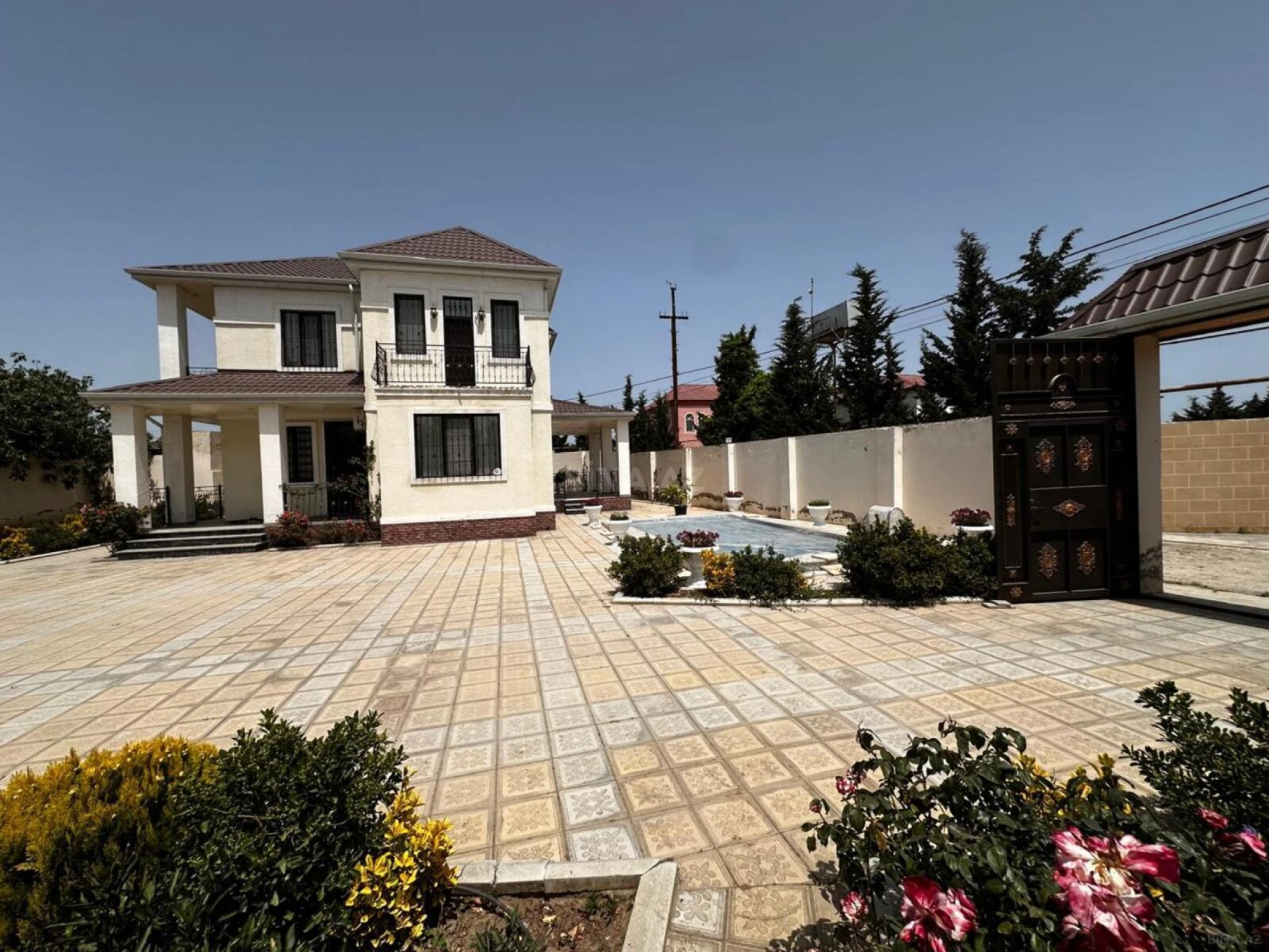 Kirayə verilir 6 otaqlı həyət evi 250 m²