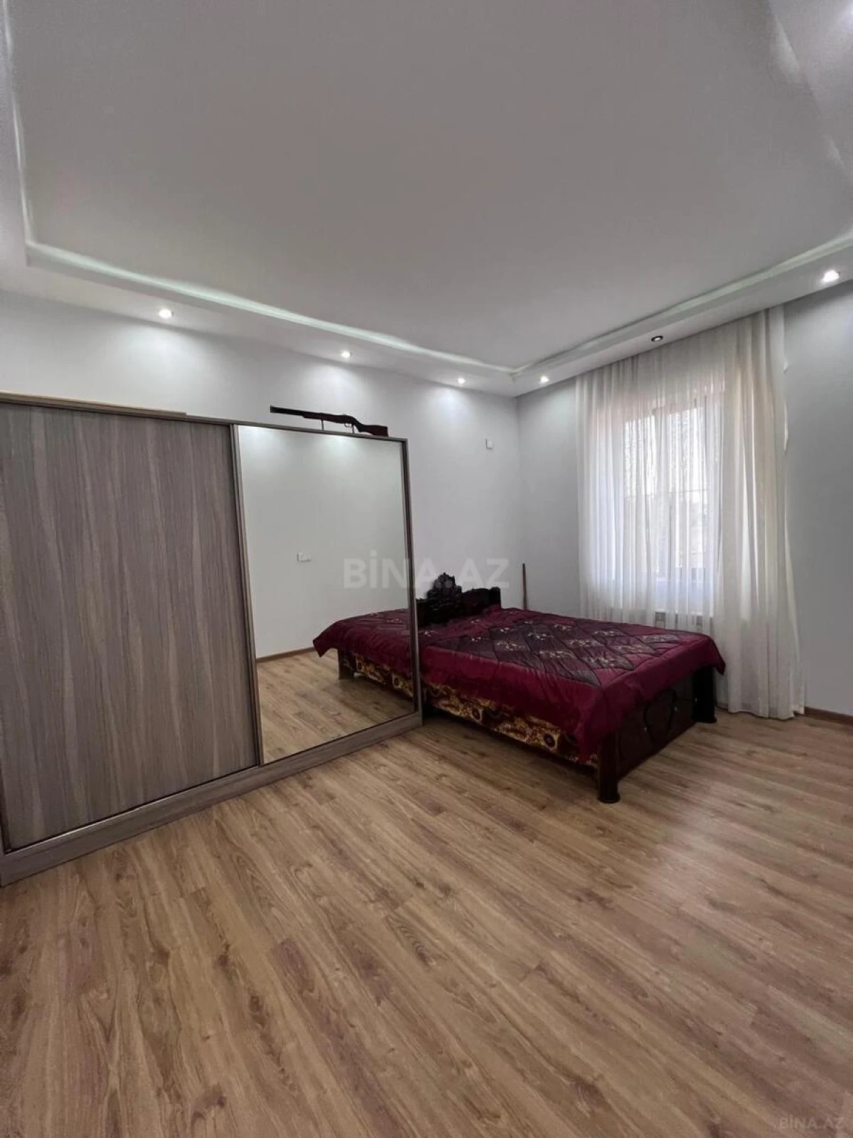Kirayə verilir 6 otaqlı həyət evi 250 m²