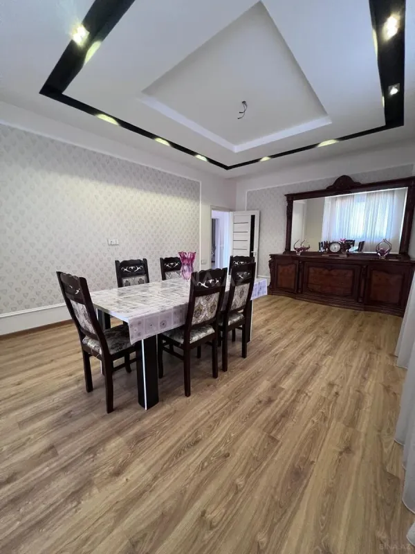 Kirayə verilir 6 otaqlı həyət evi 250 m²