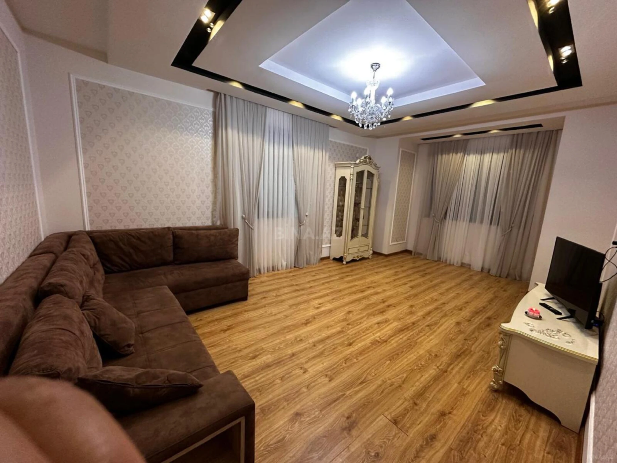 Kirayə verilir 6 otaqlı həyət evi 250 m²