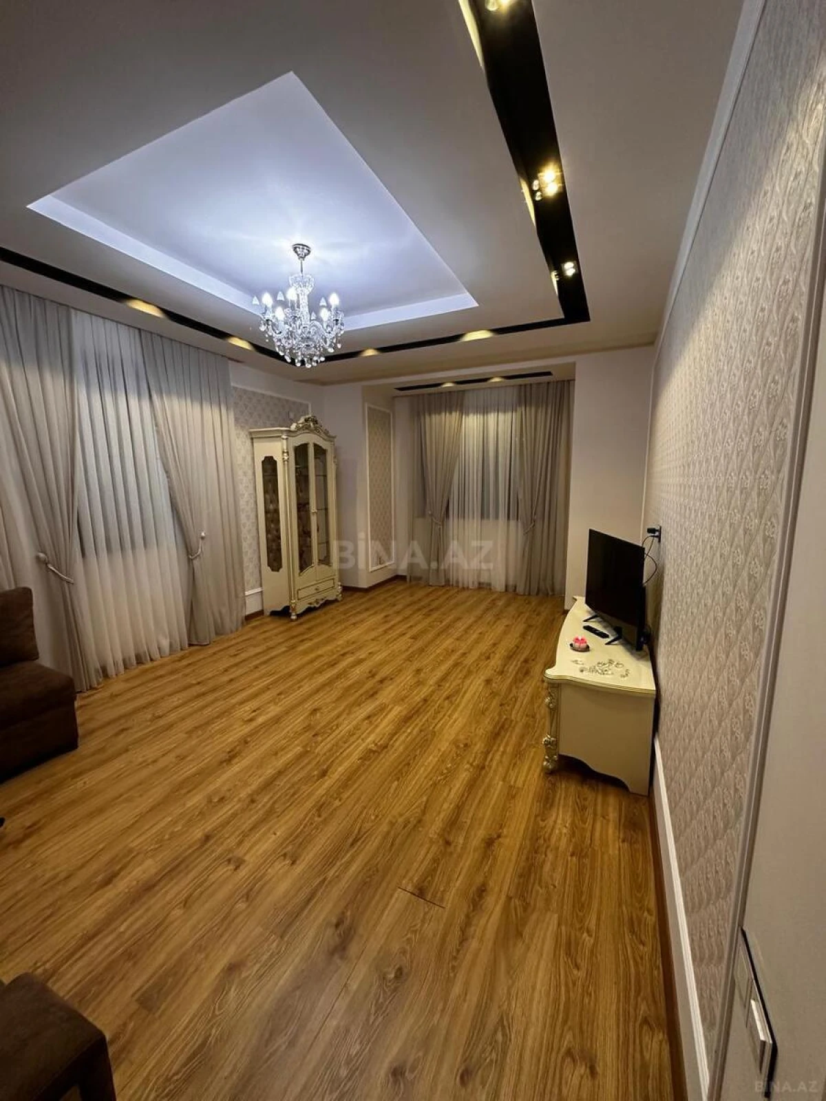 Kirayə verilir 6 otaqlı həyət evi 250 m²