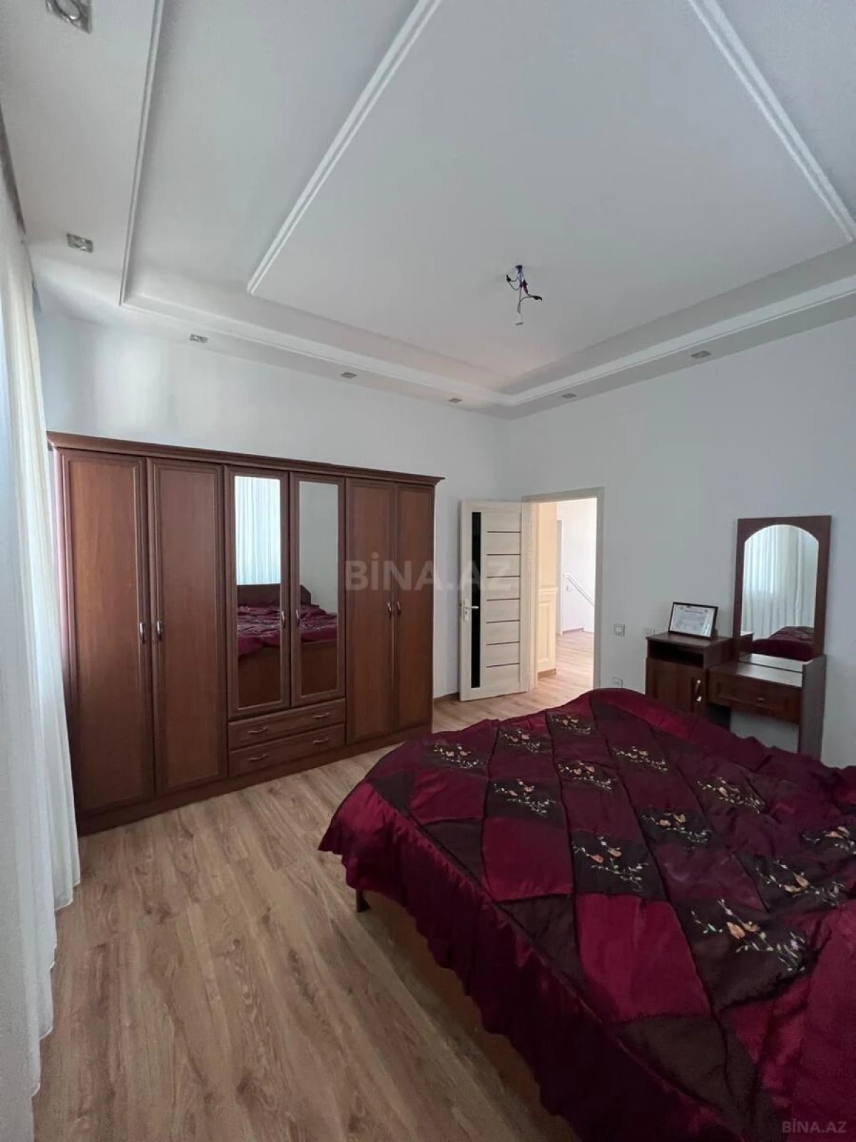Kirayə verilir 6 otaqlı həyət evi 250 m²