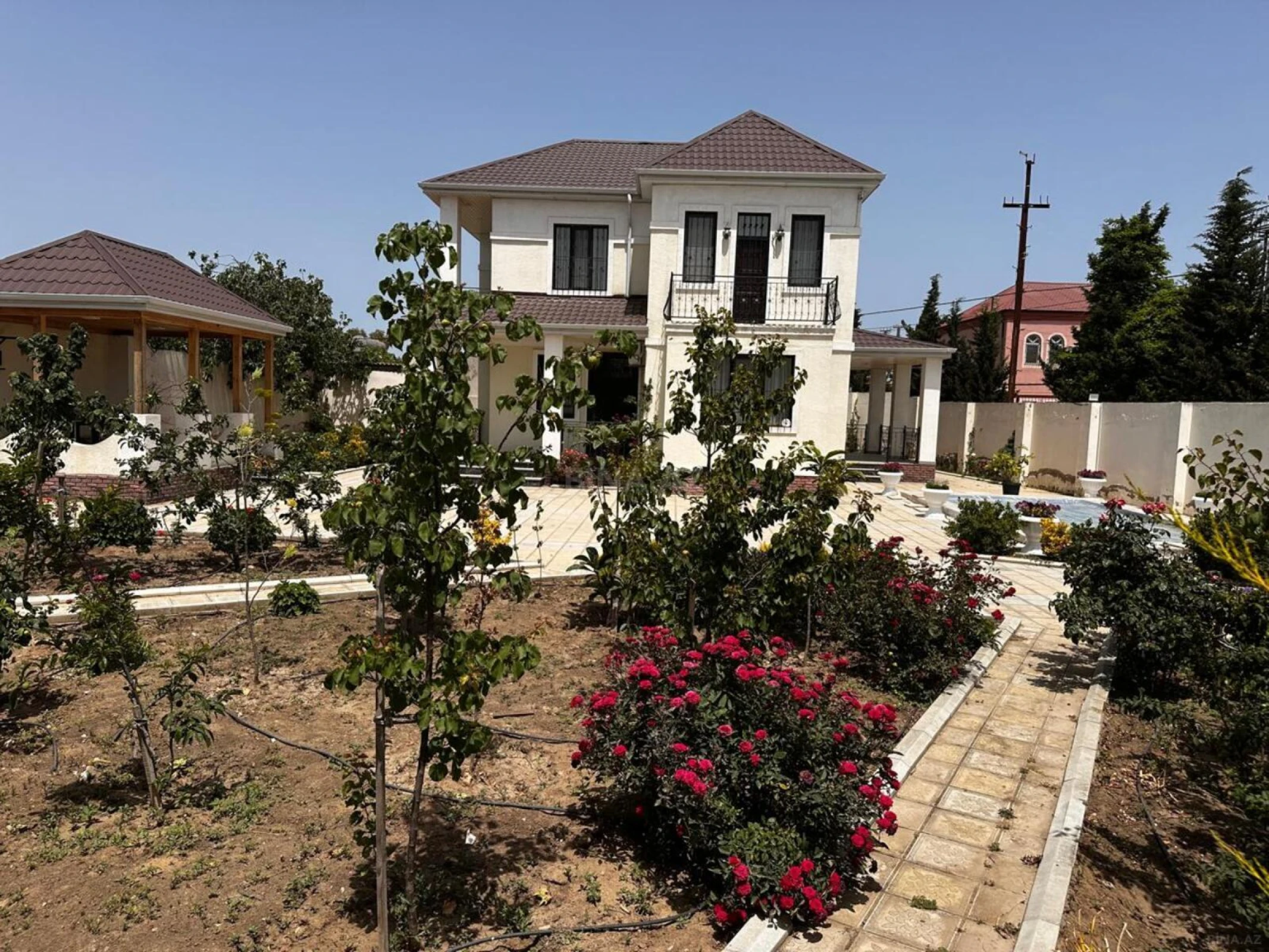 Kirayə verilir 6 otaqlı həyət evi 250 m²