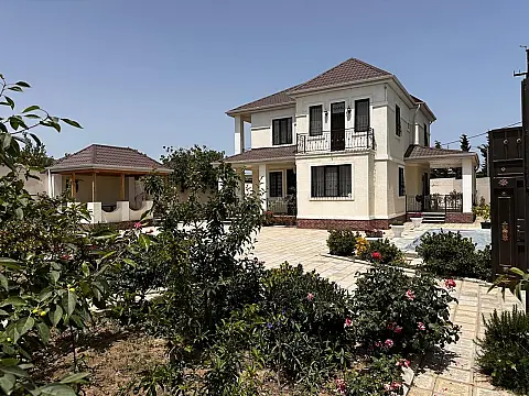 Kirayə verilir 6 otaqlı həyət evi 250 m²