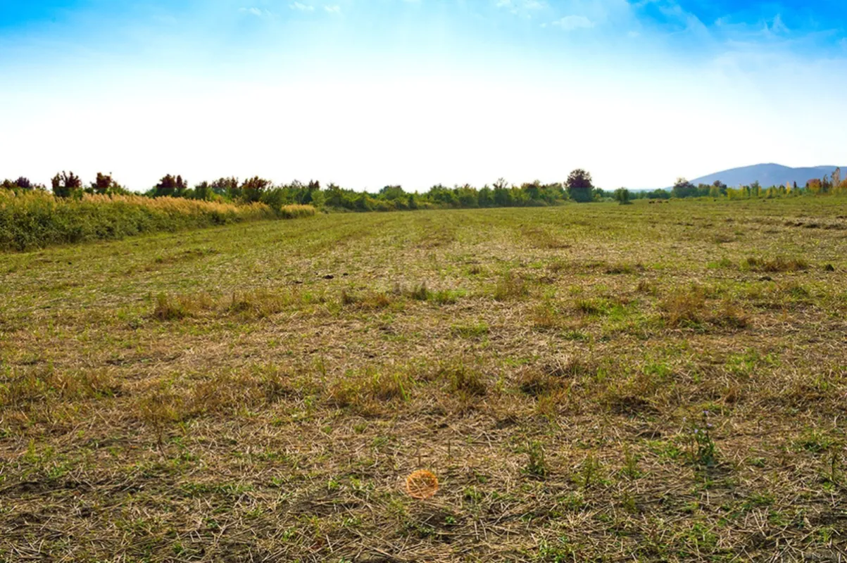 Satılır torpaq sahəsi 240 m²