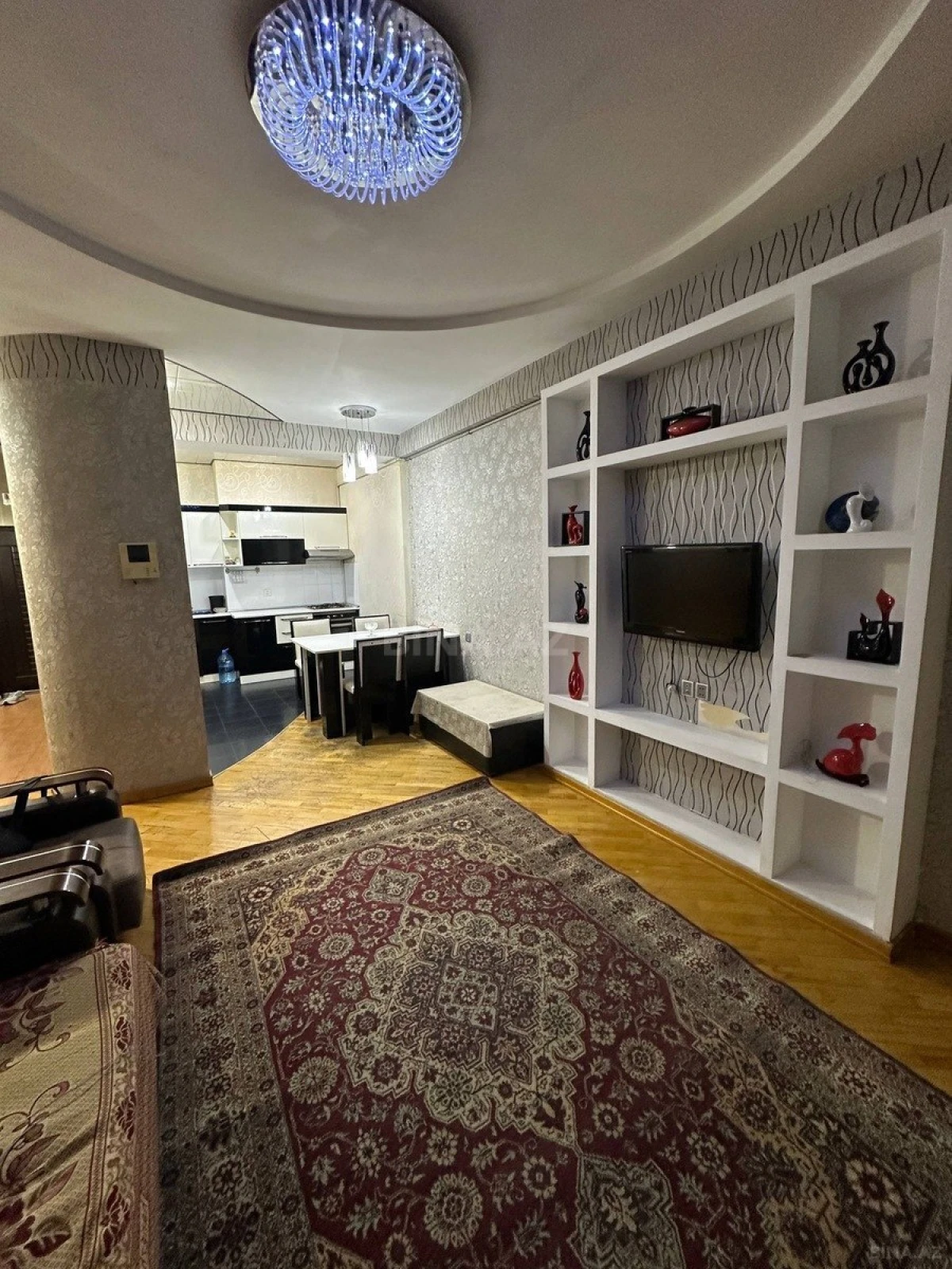 Kirayə verilir 2 otaqlı mənzil 60 m²