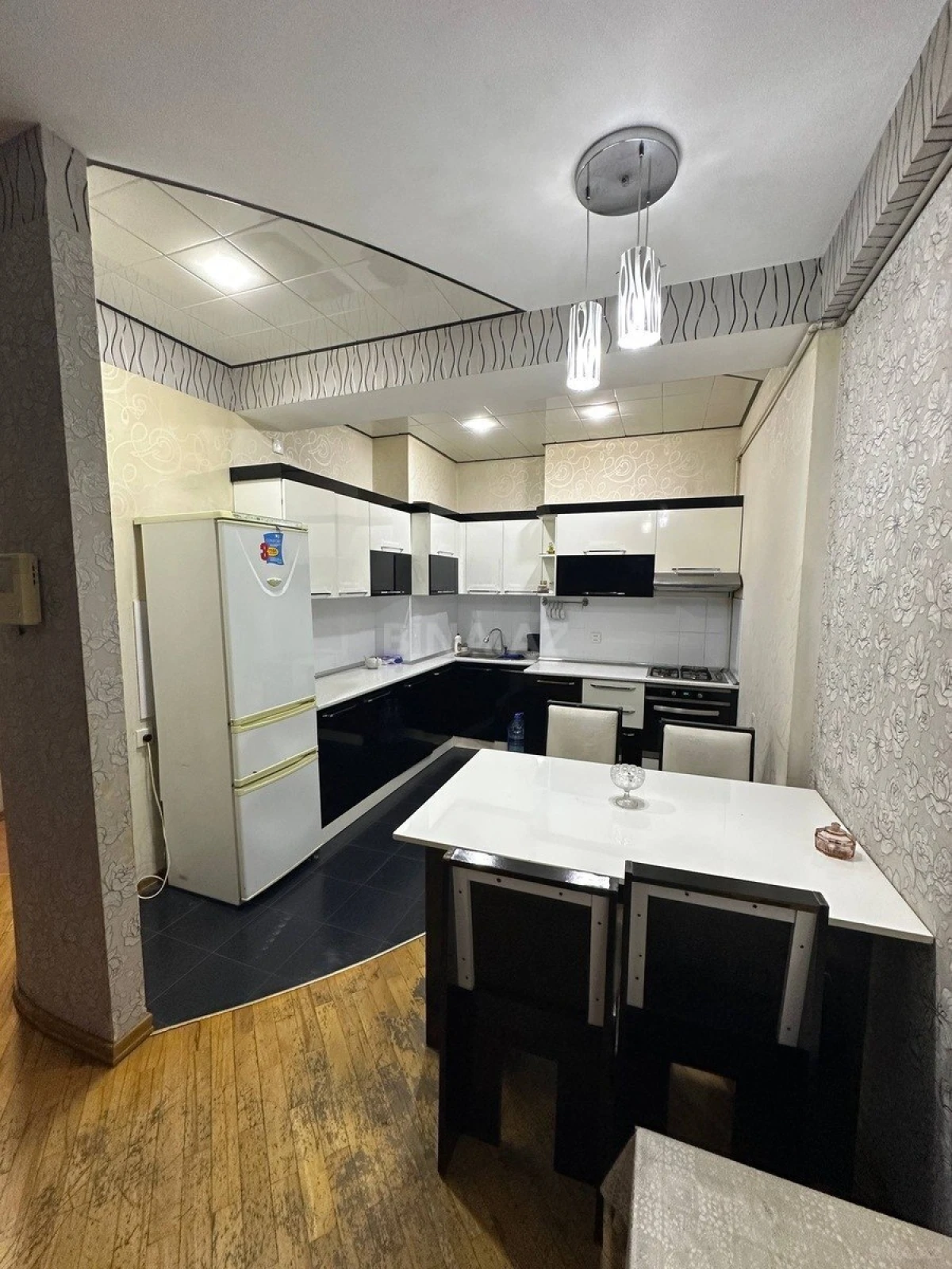 Kirayə verilir 2 otaqlı mənzil 60 m²