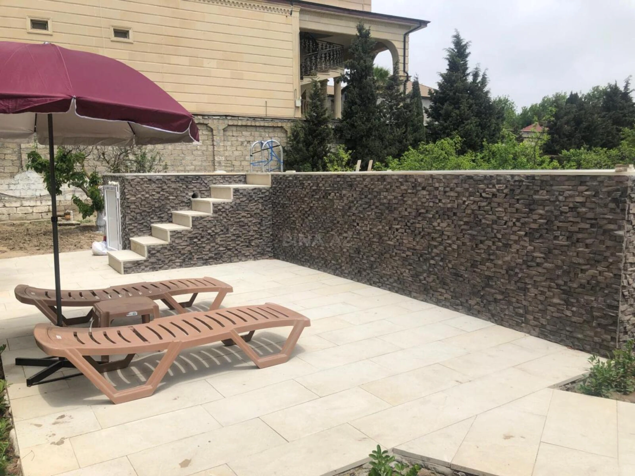 Kirayə verilir 6 otaqlı həyət evi 220 m²