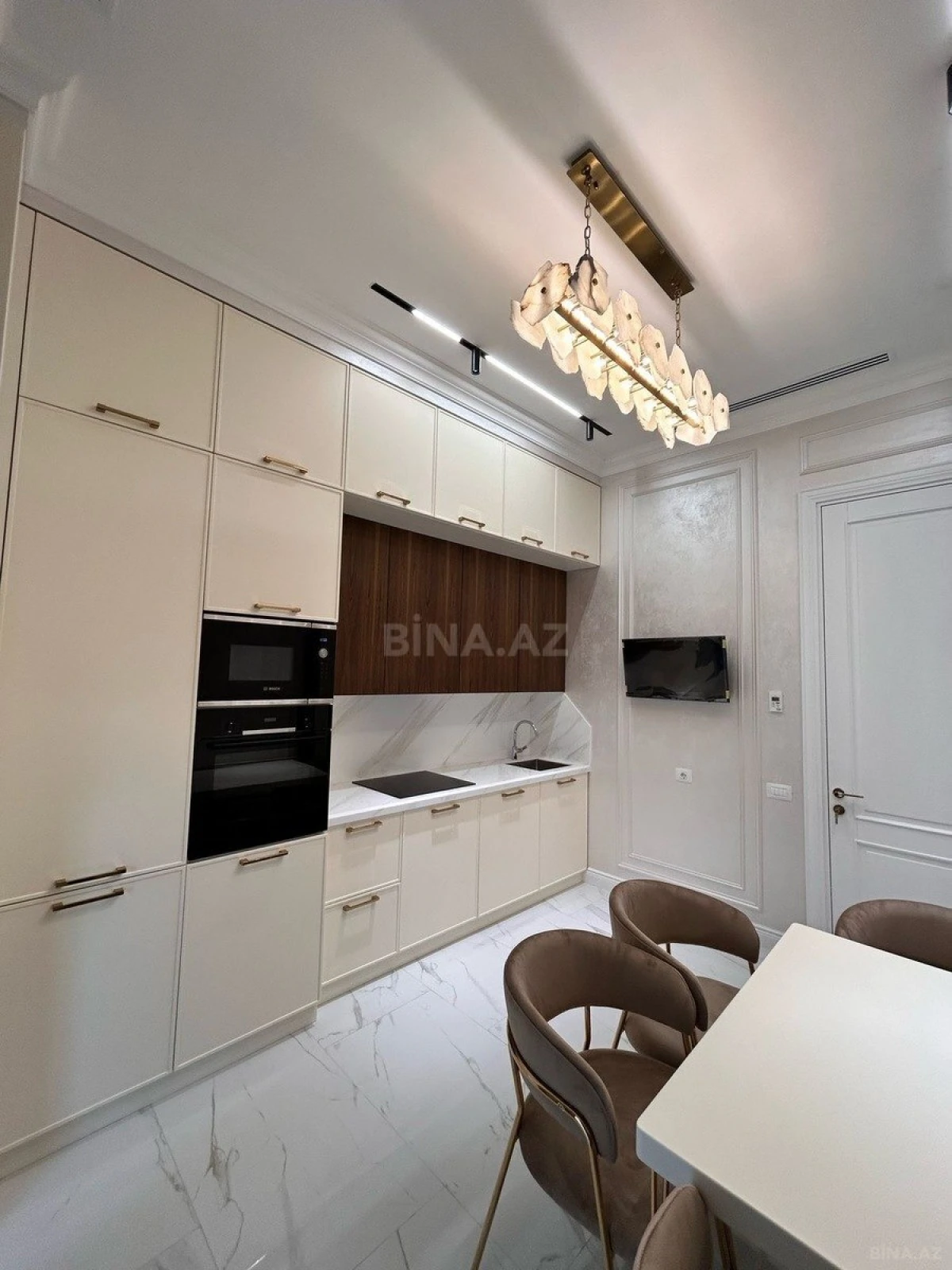 Satılır 4 otaqlı mənzil 150 m²