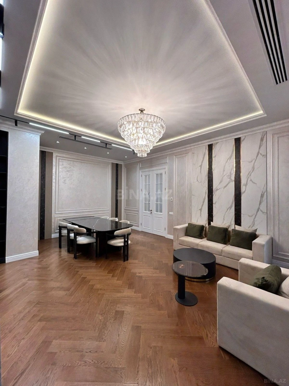 Satılır 4 otaqlı mənzil 150 m²