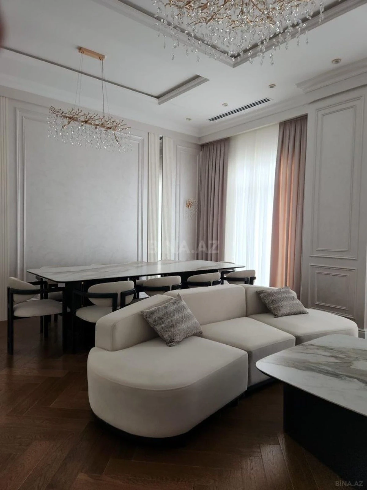 Satılır 4 otaqlı mənzil 150 m²