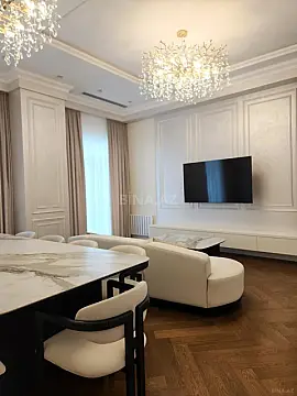 Satılır 4 otaqlı mənzil 150 m²