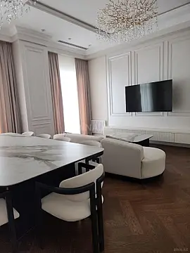 Satılır 4 otaqlı mənzil 150 m²