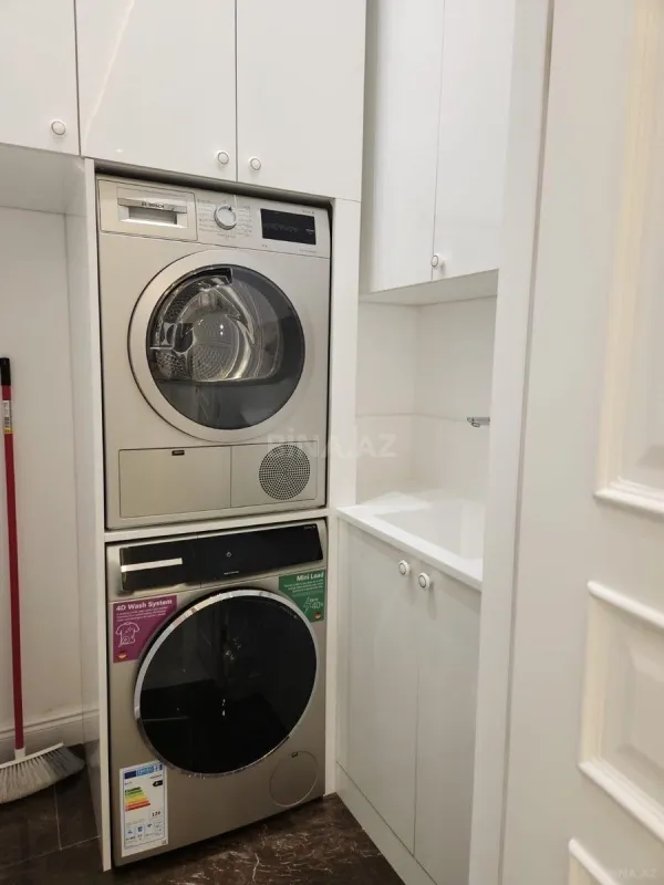 Satılır 4 otaqlı mənzil 150 m²