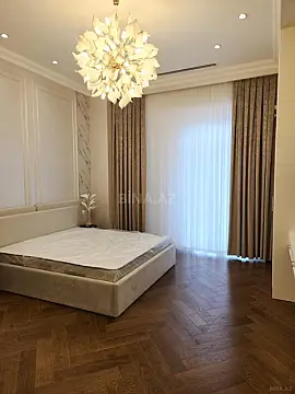 Satılır 4 otaqlı mənzil 150 m²