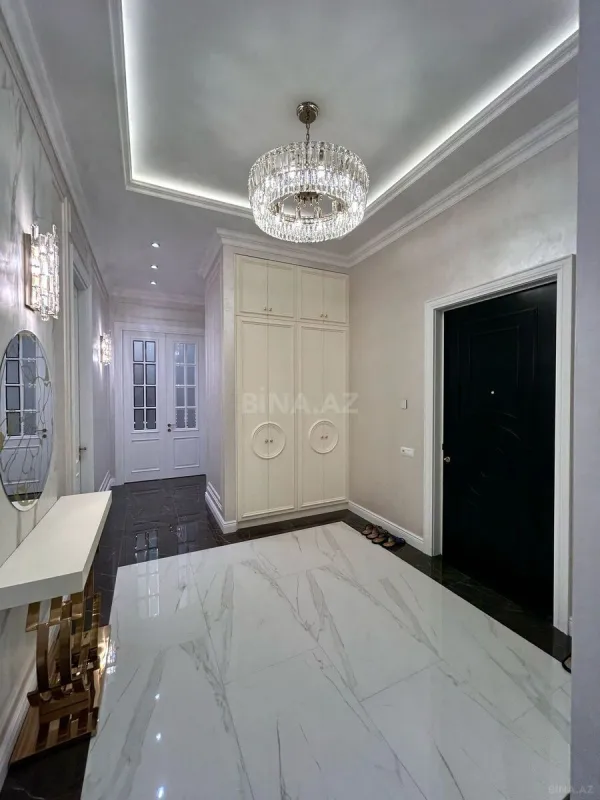 Satılır 4 otaqlı mənzil 150 m²